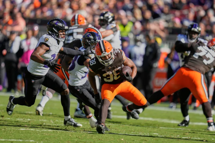 Titans chase rare 2nd straight win vs. Browns